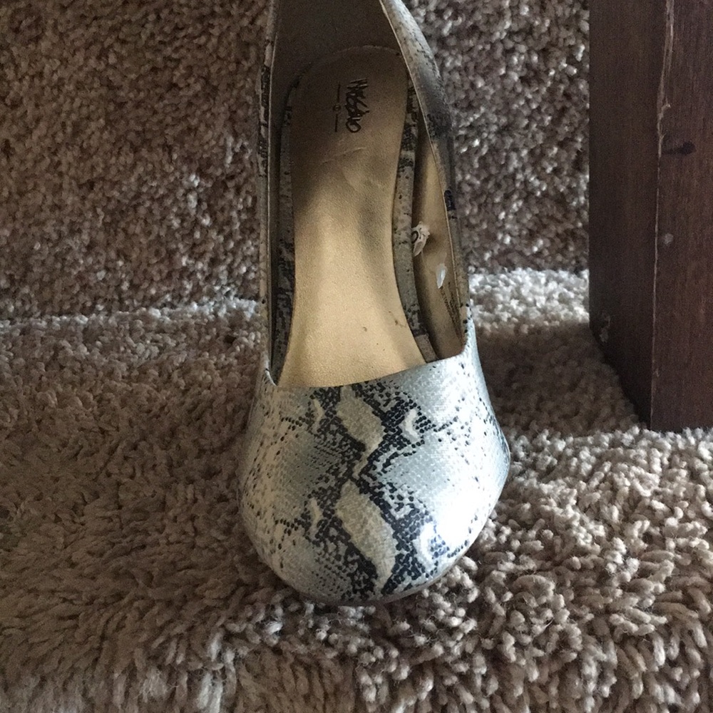 Heels - Picture 2 of 6